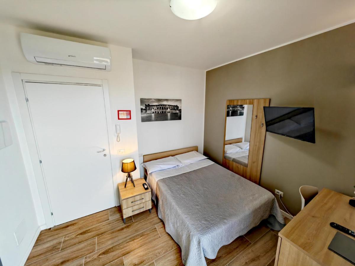Residenza Delizia Camere & Appartamenti "Residenze Del Cuore" Verona Exterior foto